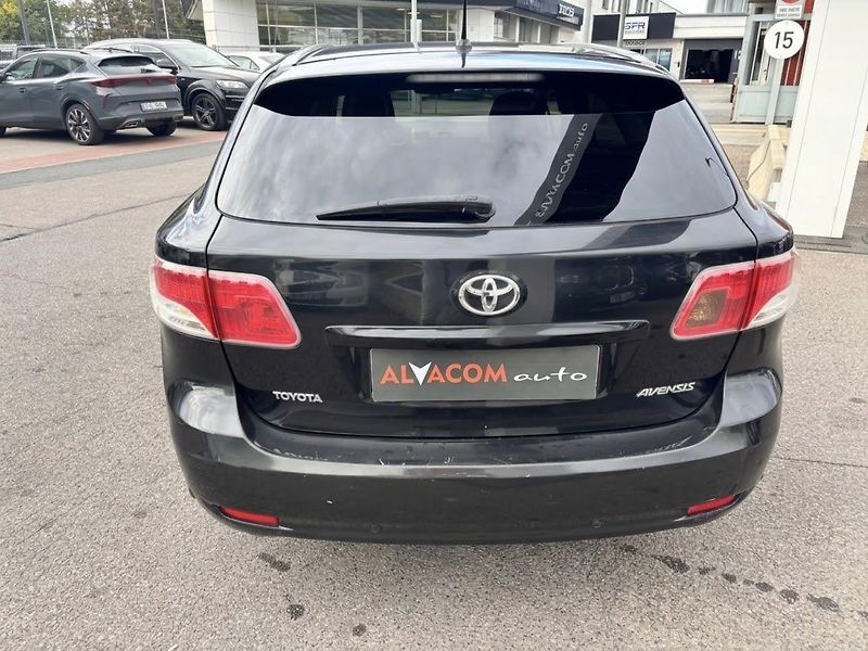 Toyota Avensis 2.2 - fotka 6 z 19