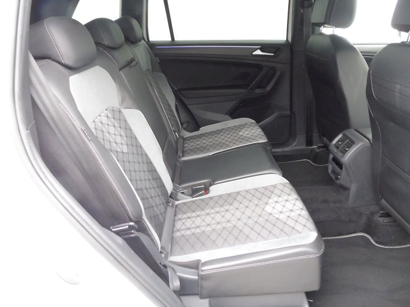 Volkswagen Tiguan Allspace (2022) R-Line 2,0 TSI 140kW DSG 4MOTI - fotka 21 z 27