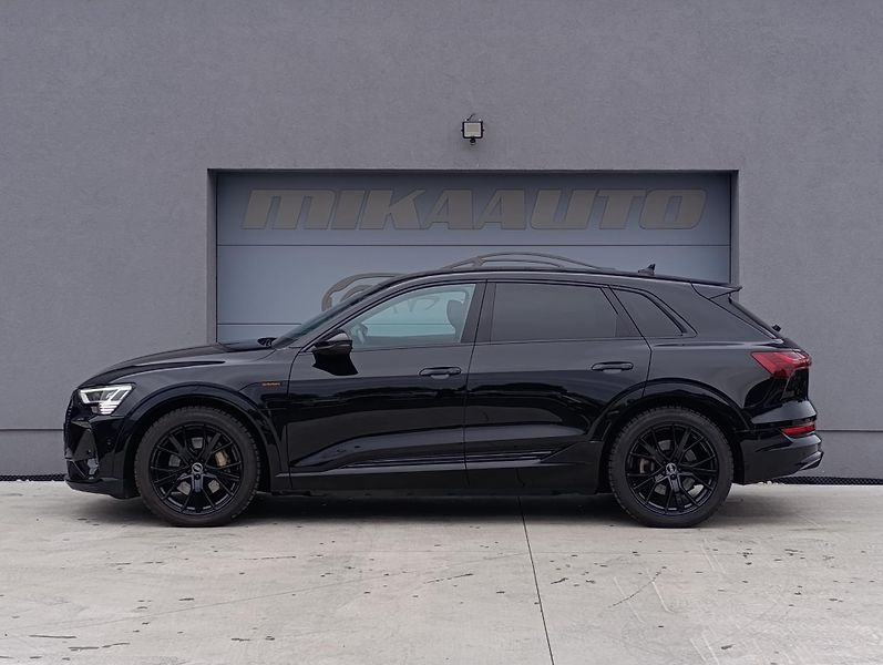 Audi e-tron 55 300kW QUATTRO S-LINE  - fotka 8 z 35