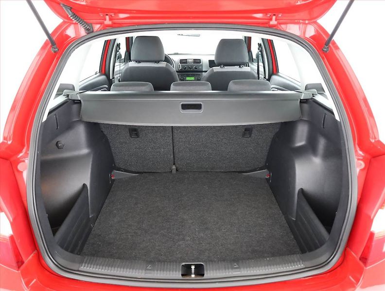 Škoda Fabia (2012) 1.2 12V, Park. senzory - fotka 12 z 12