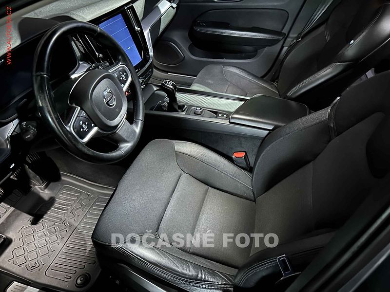 Volvo V60 (2018) 2.0d, navi, LED, autoAC - fotka 3 z 3