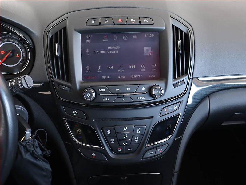 Peugeot 2008 (2021) Allure 1.2 PureTech, Automat - fotka 12 z 23