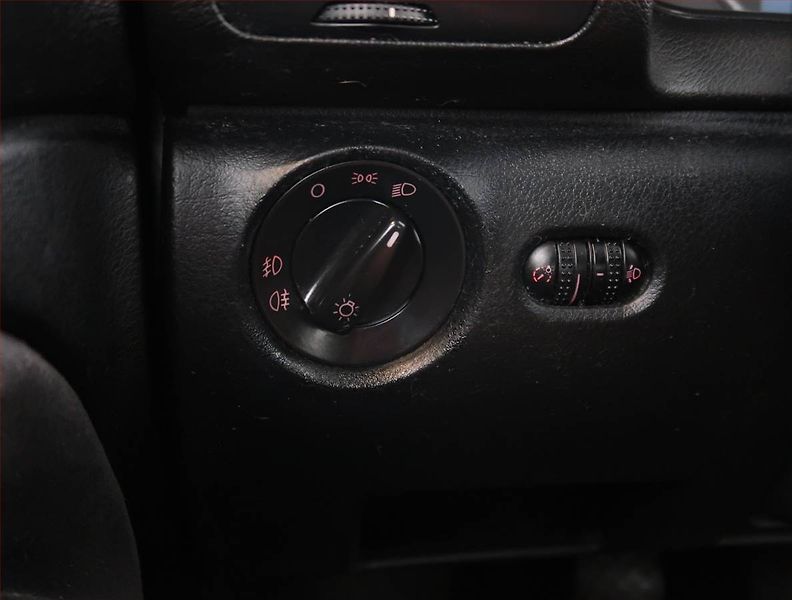 Volkswagen Passat (2005) 1.9 TDI, nová STK, Klima - fotka 16 z 16