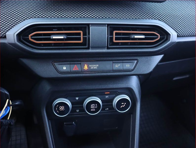 Dacia Sandero (2023) 1.0 TCe, LPG, Serv.kniha - fotka 12 z 20