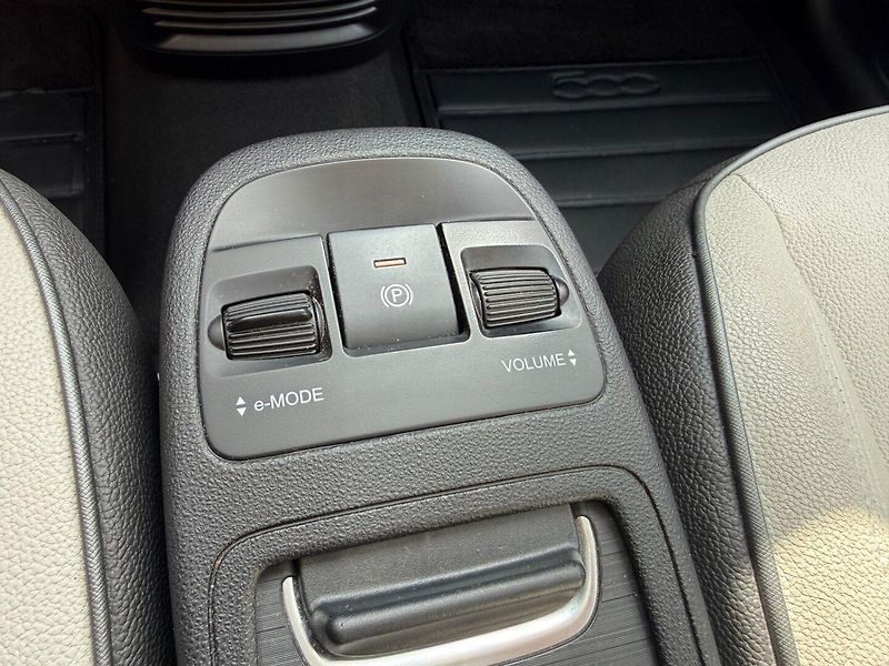 Fiat 500e (2022) La Prima by Bocelli 118 HP - fotka 20 z 27