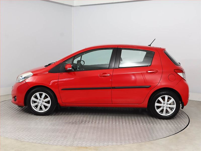 Toyota Yaris (2013) 1.33 Dual VVT-i, Park. senzory - fotka 3 z 12