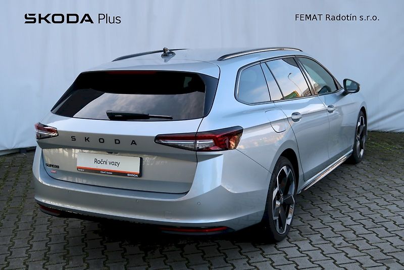Škoda Superb (2025) Combi SportLine  2,0 TSi/150 k - fotka 25 z 33