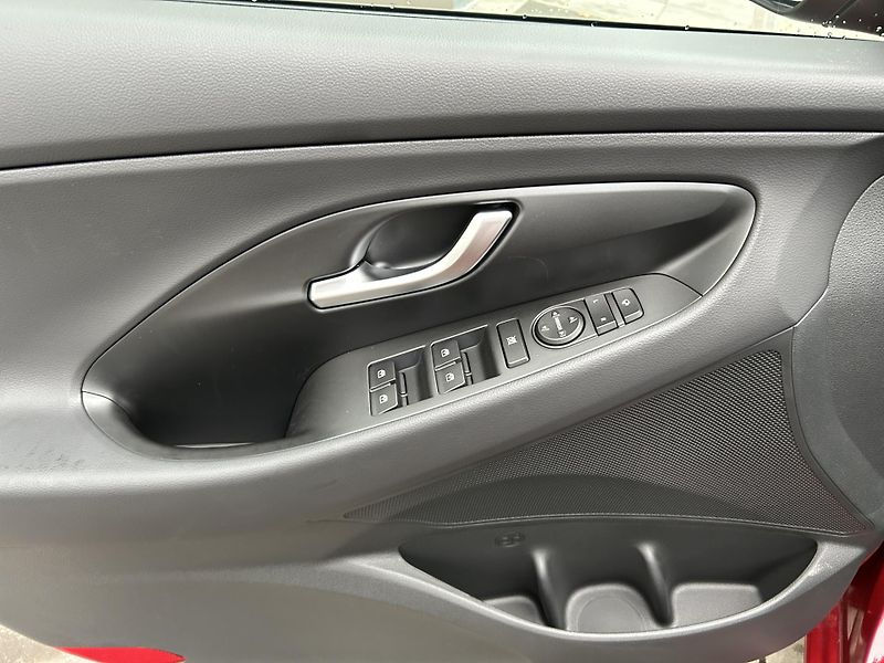 Hyundai i30 WG 1,0 TGDI STYLE SAFETY - fotka 13 z 32