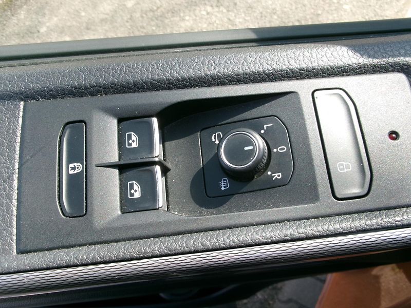 Volkswagen Multivan (2020) 2,0TDI DSG NAVI AC BT  - fotka 9 z 40