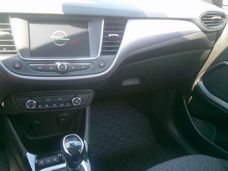 Opel Crossland (2022) 1.2 81kW KOUPENO .ČR,1.MAJITEL - fotka 11 z 16
