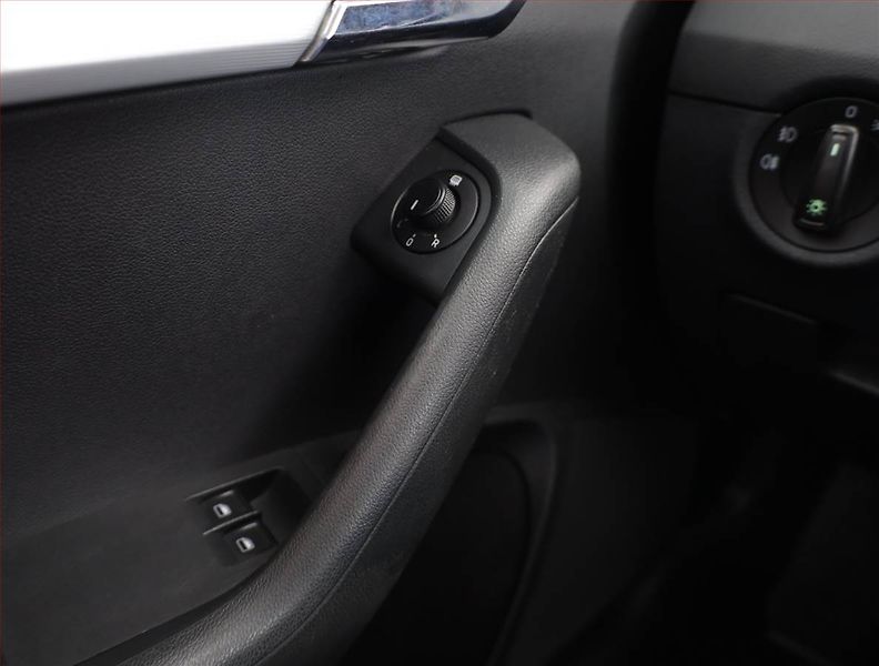 Škoda Octavia (2014) 1.6 TDI, Serv.kniha, Tempomat - fotka 10 z 13