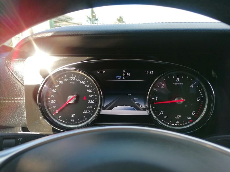 Mercedes-Benz Třídy E (2019) 200D AMG - fotka 21 z 35