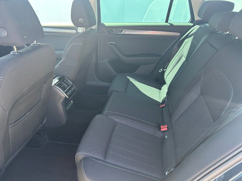 Škoda Superb (2023) COM GRT STY 4X4 TD 140/2.0 A7A - fotka 29 z 31