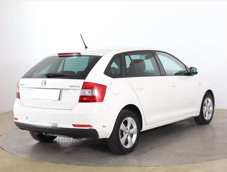 Škoda Rapid (2015) Spaceback 1.6 TDI, Automat - fotka 5 z 17