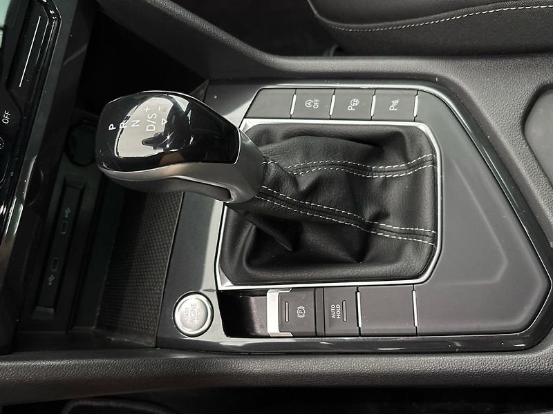Volkswagen Tiguan R-Line DSG - fotka 20 z 29