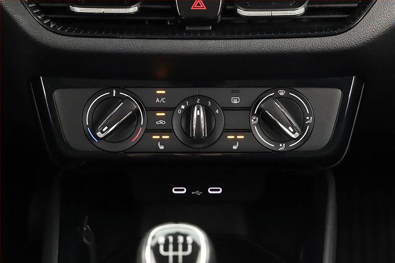 Škoda Fabia (2024) 1.0, SELECTION, DPH, SENZORY - fotka 11 z 18