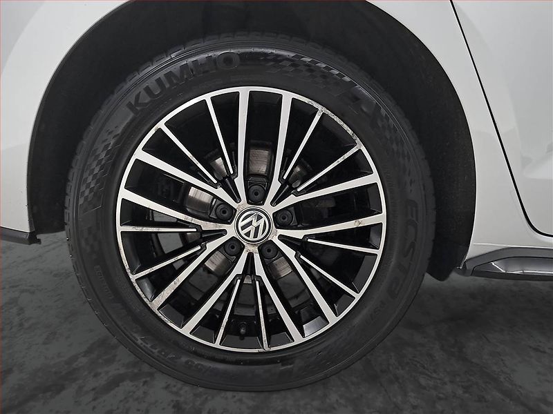 Volkswagen Touran (2021) R-Line 2.0 TDI, Automat - fotka 15 z 19