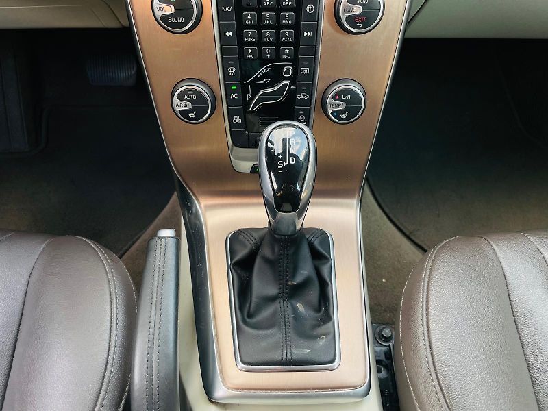 Volvo V40 2.0i AUT 1MAJITEL CROSS COUNTR - fotka 34 z 49