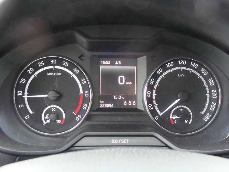 Škoda Octavia 2.0 TDi, 135 kW, RS, klima - fotka 16 z 26