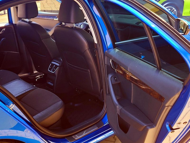 Škoda Octavia Elegance *SERV.KN,BIXENONY   - fotka 24 z 48