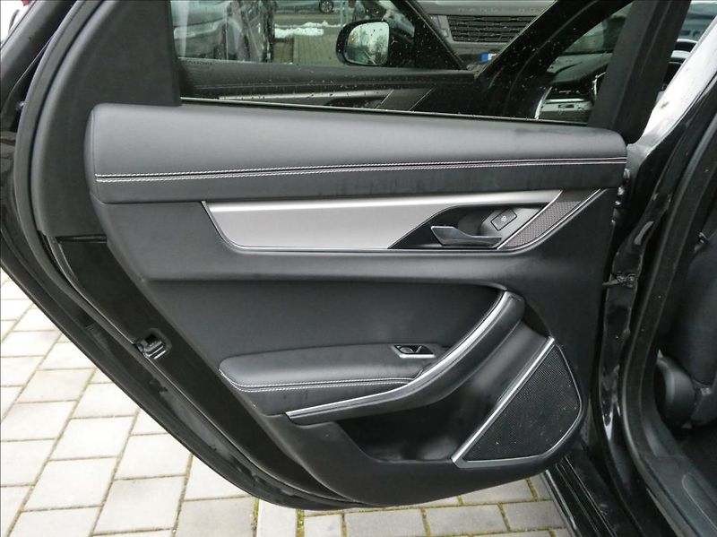 Jaguar XF 2,0 D200 R-Dynamic S,1M,ČR,DPH - fotka 17 z 36