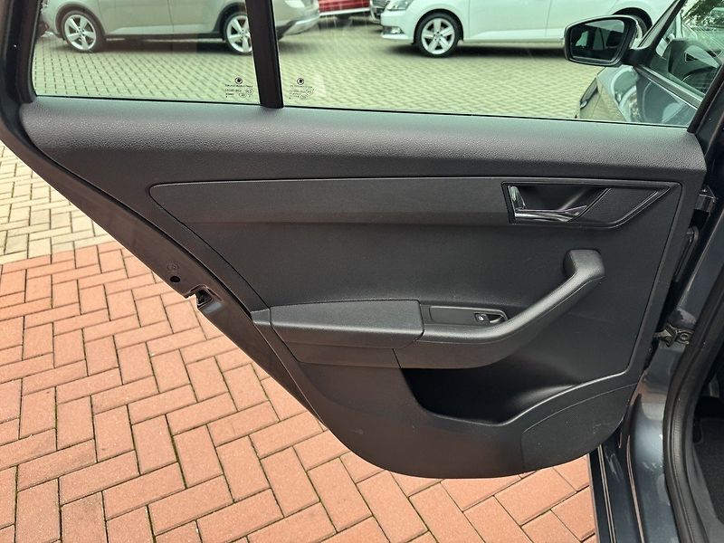 Škoda Fabia (2016) 1.2TSi 81kW Navi Digi Klima - fotka 24 z 50