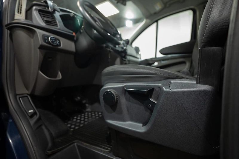 Ford Transit Custom L2 2.0 77 kW - fotka 20 z 32