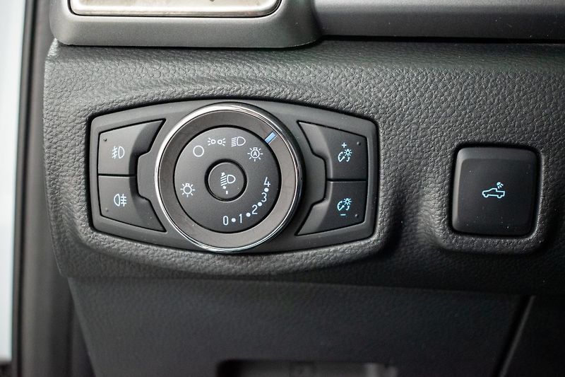 Ford Ranger 2.0 XLT*Naviják*4x4*TAŽNÉ*ČR 1 - fotka 17 z 46