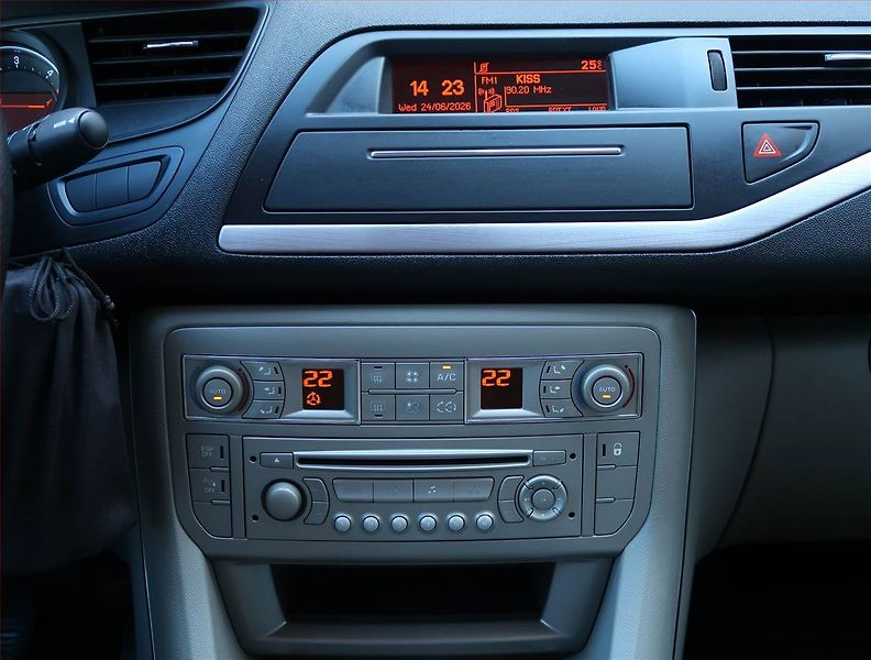 Citroën C5 (2010) 2.0 HDi, Serv.kniha, po STK - fotka 12 z 17