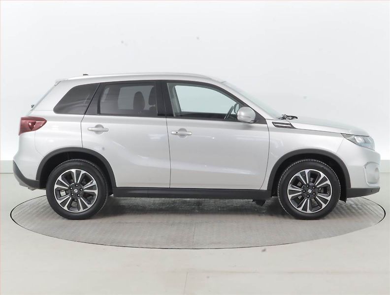 Suzuki Vitara (2022) Elegance 1.4 BoosterJet, 4X4 - fotka 6 z 15