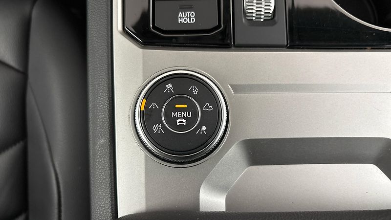 Volkswagen Touareg 3.0 TSI PHEV Tiptronic Eleganc - fotka 23 z 33