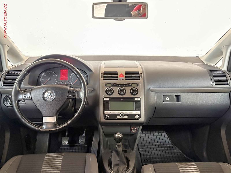 Volkswagen Touran (2008) 2.0 - fotka 8 z 14