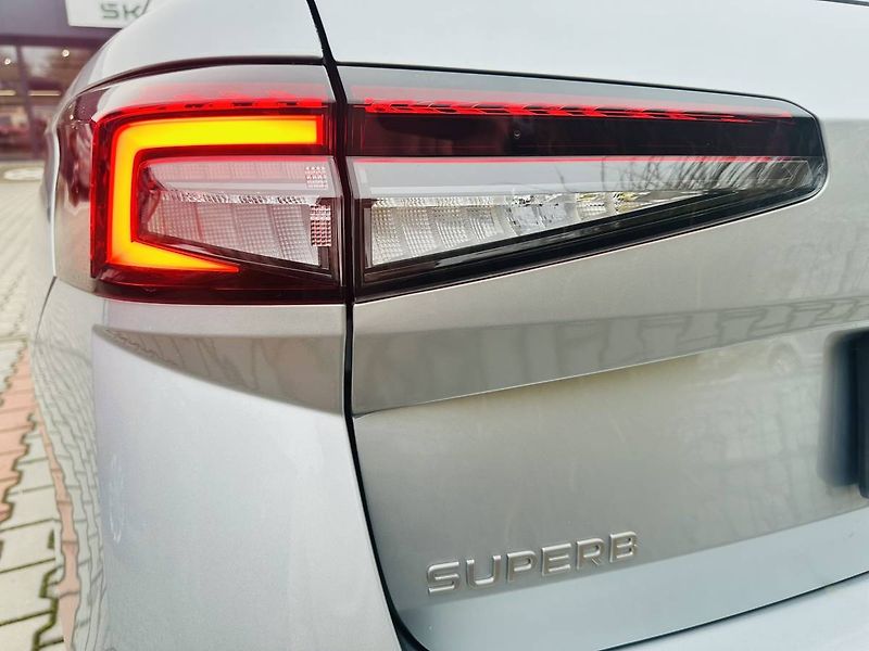 Škoda Superb Combi Selection 2,0TDI 110kW D - fotka 32 z 34