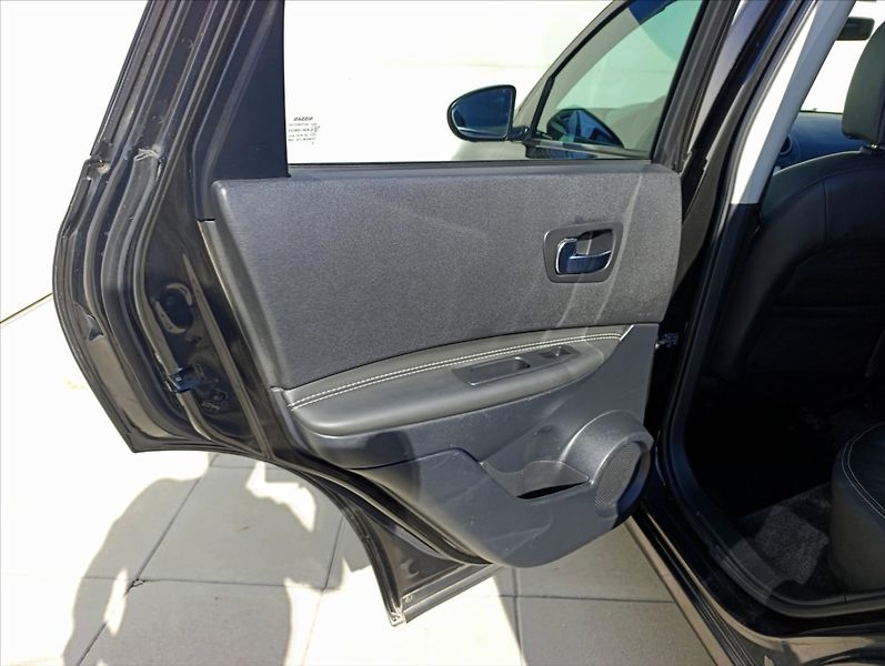 Nissan Qashqai 2,0 DCi 4x4 kamera tažné 1m ČR - fotka 20 z 39