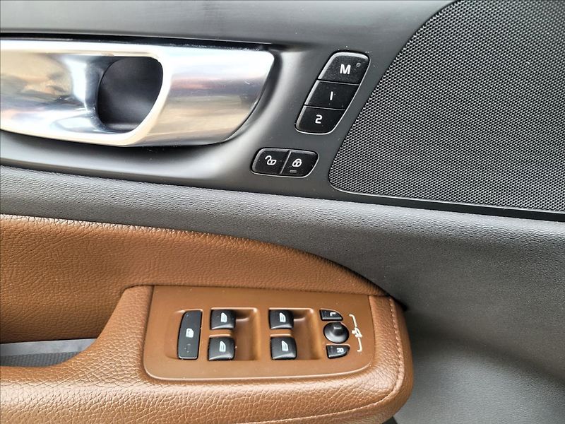 Volvo V60 2,0 T6 ,AWD,Inscription,kůže - fotka 32 z 50