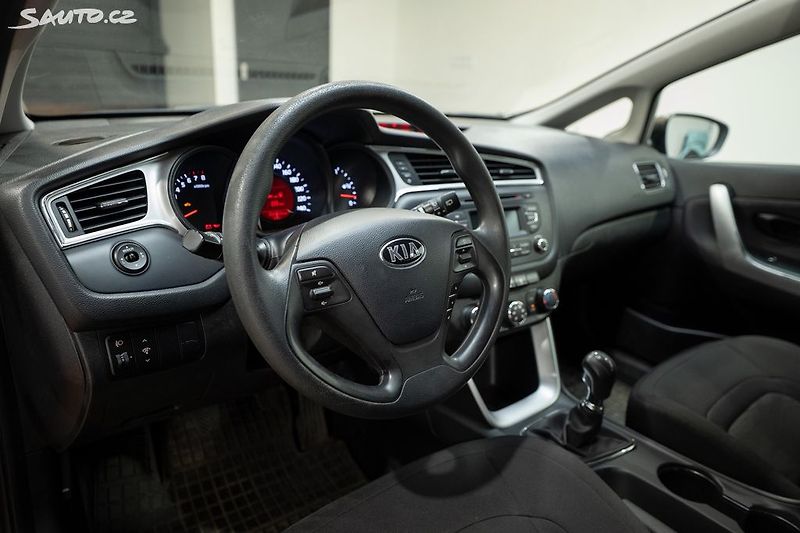 Kia Ceed 1.4 CVVT 74 kW serv.kniha - fotka 8 z 27