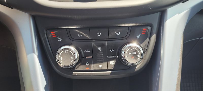 Opel Zafira (2015) 1,4i 103kW benzín Automat - fotka 21 z 33