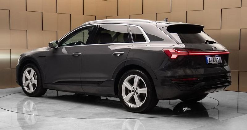 Audi Q8 e-tron 50 Q Kamera Tažné Vzduch LED - fotka 3 z 21