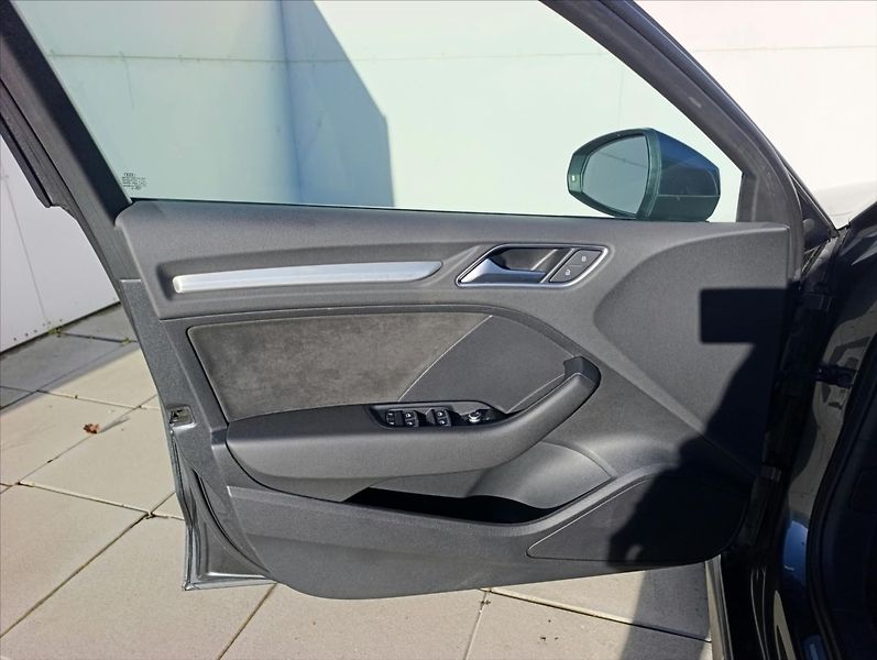 Audi A3 2,0 TDi S-Line Navi,Bi-xenon - fotka 12 z 39