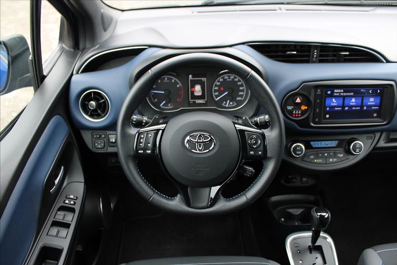 Toyota Yaris 1,5 VVT-i  ČR,A/T,SELECTION - fotka 12 z 29