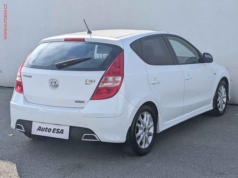 Hyundai i30 (2009) 1.6CRDi, ČR, Klima - fotka 6 z 14