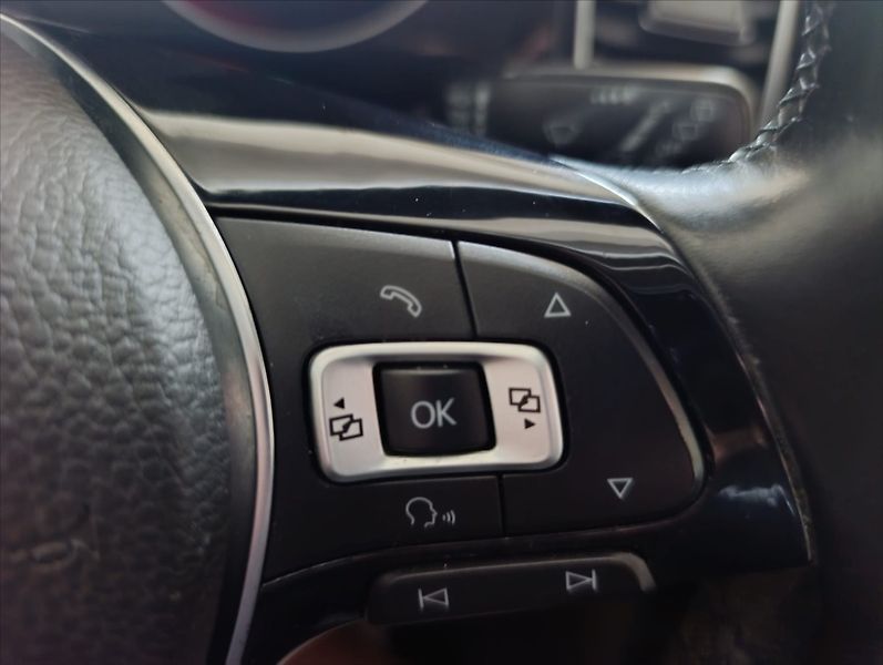Volkswagen Golf Sportsvan 1,6 TDi DSG Navigace Tempomat - fotka 29 z 35