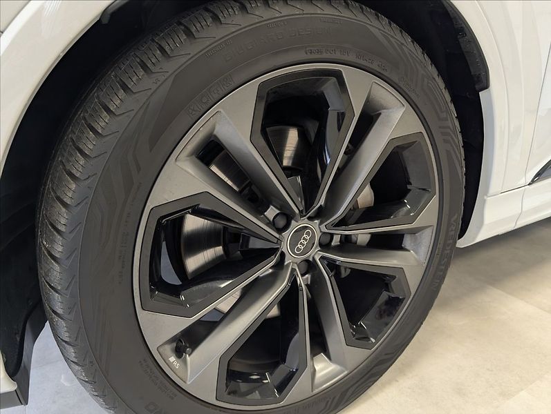 Audi Q7 3.0 TDI 50 s Line - fotka 5 z 35