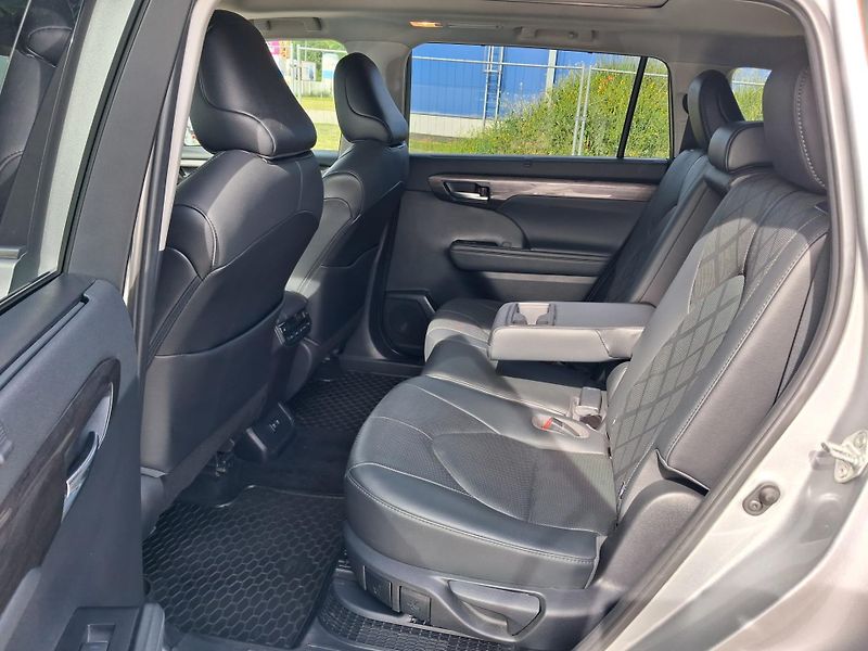 Toyota Highlander 2.5 HSD e-CVT AWD Executive - fotka 22 z 29