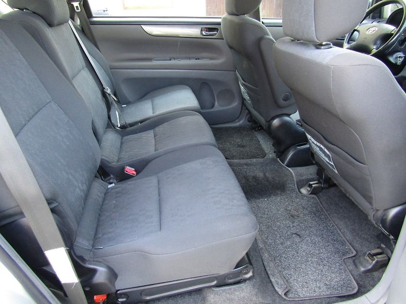 Toyota Avensis Verso (2003) 2.0 D-4D 85kW BEZ KOROZE A DPF - fotka 19 z 30