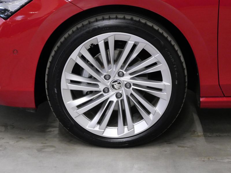Škoda Superb - fotka 10 z 29