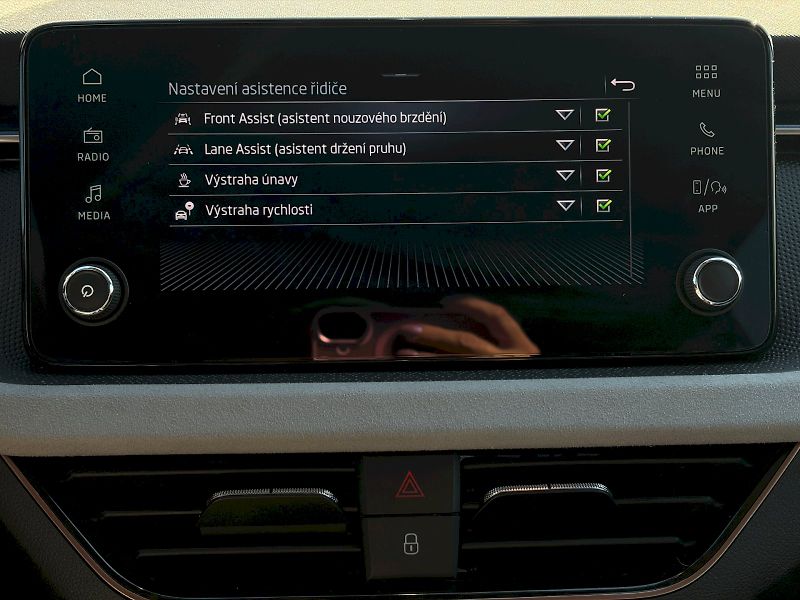 Škoda Scala (2025) DSG 1.0 TSI / 85kW / TOP SELEC - fotka 29 z 33