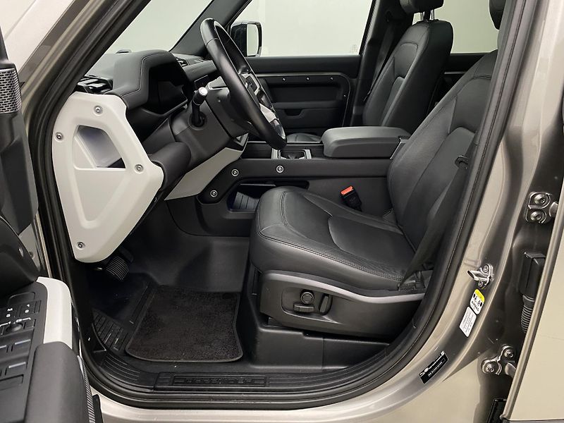 Land Rover Defender 110 D300 SE AWD AUT CZ - fotka 3 z 52