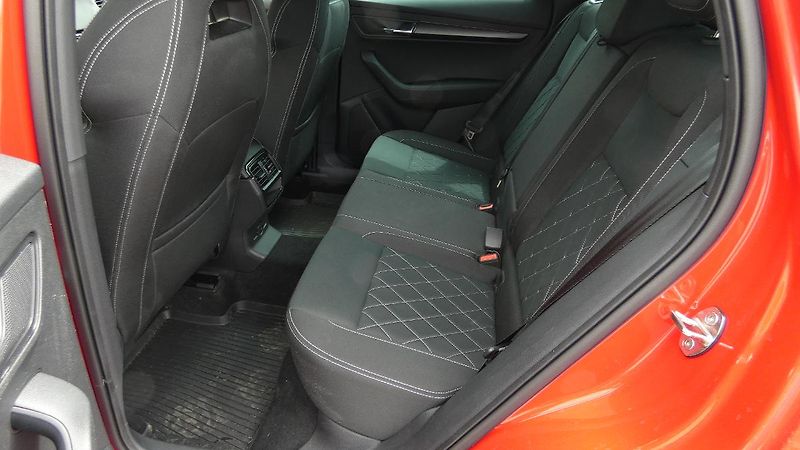 Škoda Karoq 1,5 TSI DSG Sportline - fotka 20 z 24