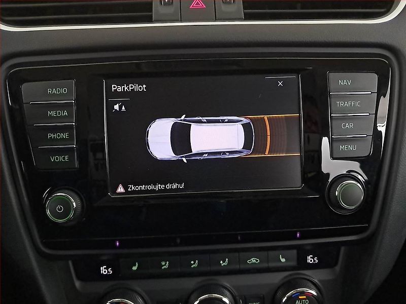 Škoda Octavia (2016) 1.6 TDI, Kůže, Navi, Bi-Xenony - fotka 19 z 20